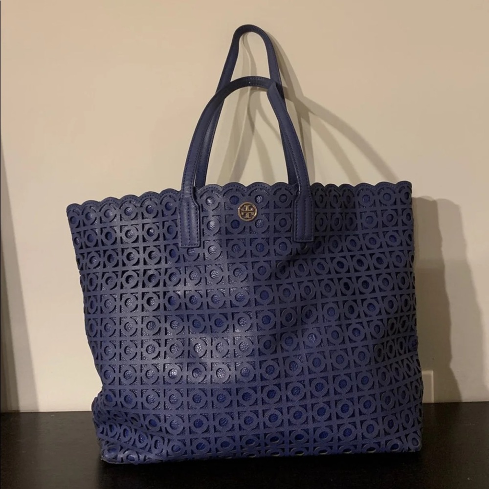 SALE! Tory Burch Kelsey leather Tote - Picture 4 of 8